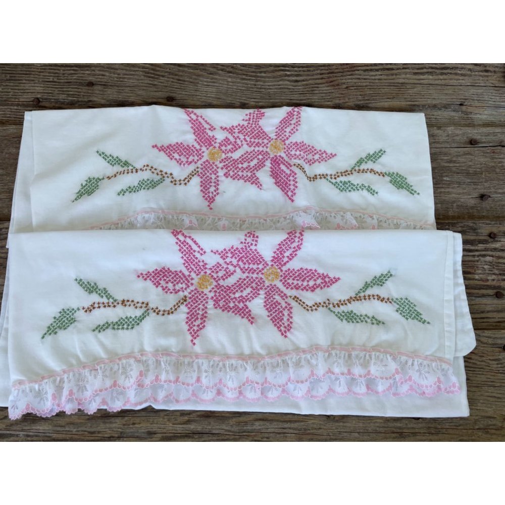 Vintage pair PIllow cases Embroidery Cross Stitch Pink Flowers - Picture 3 of 12